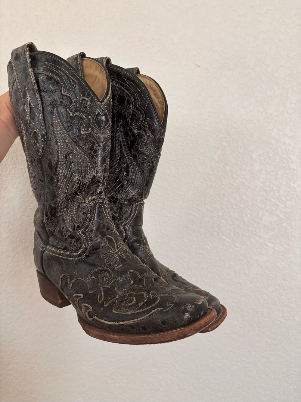 Women's Black Embroidered Cowboy Boots - Picture 2 of 5